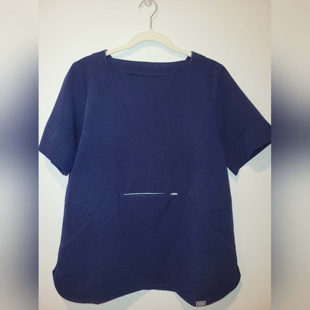 Used women's Figs scrub top